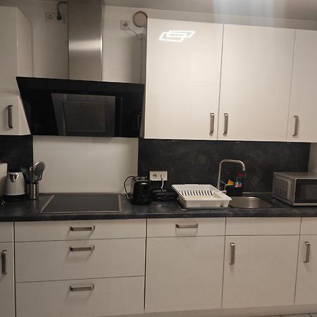 Exklusives Apartment In Geilenkirchen Fuer 6 Personen Mit Dachterasse Und Wintergarten Luaran gambar