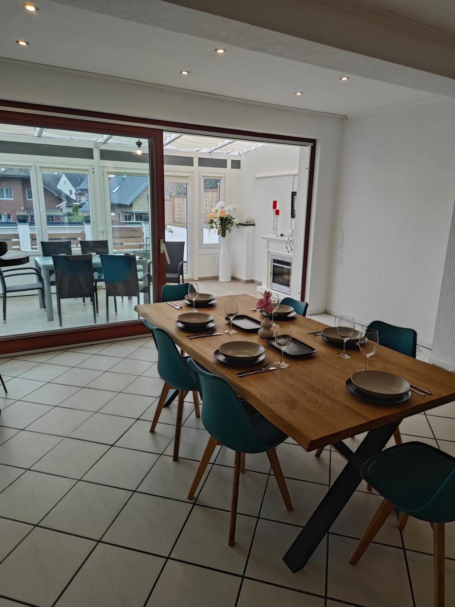 Exklusives Apartment In Geilenkirchen Fuer 6 Personen Mit Dachterasse Und Wintergarten Luaran gambar