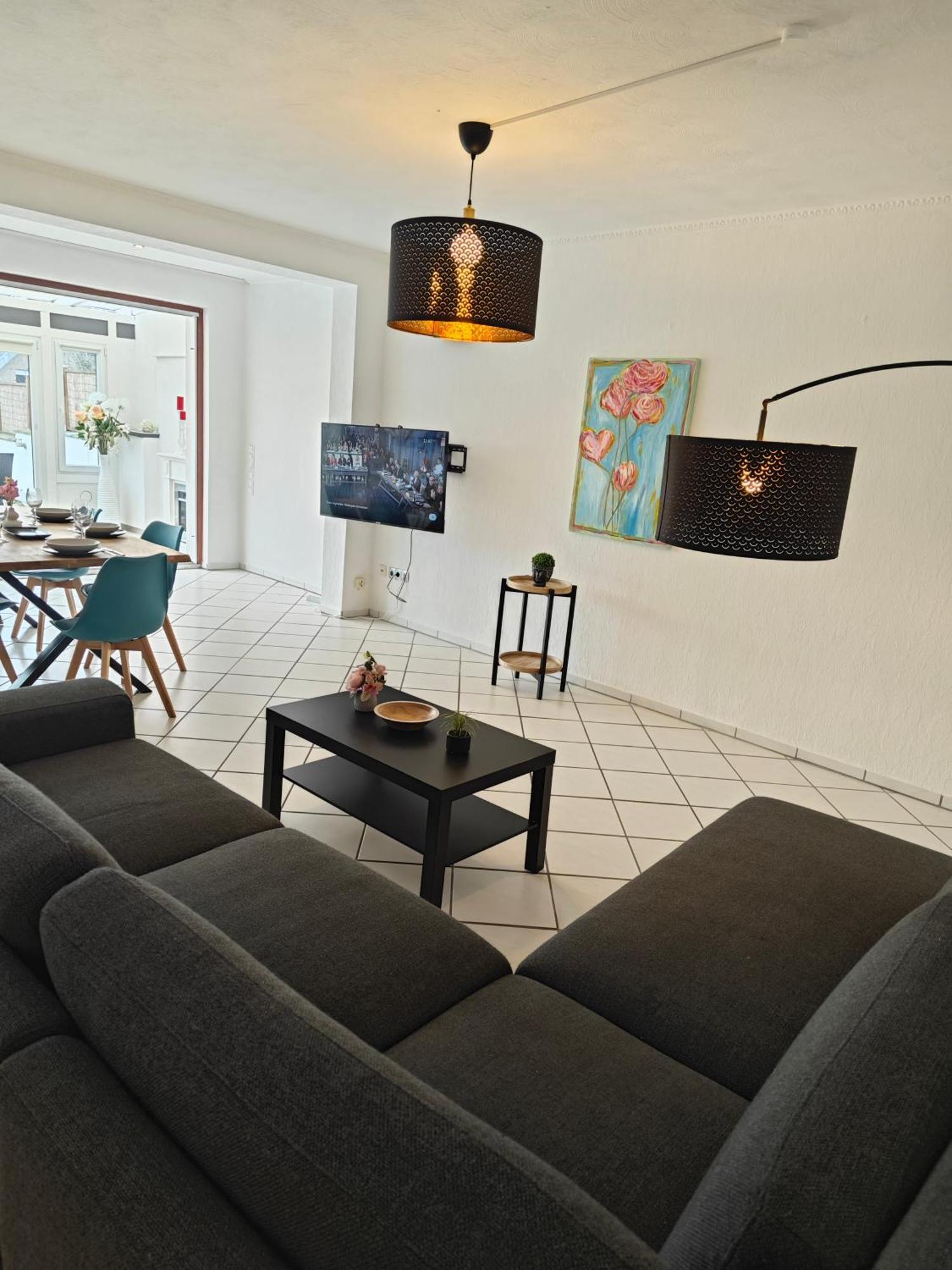 Exklusives Apartment In Geilenkirchen Fuer 6 Personen Mit Dachterasse Und Wintergarten Luaran gambar