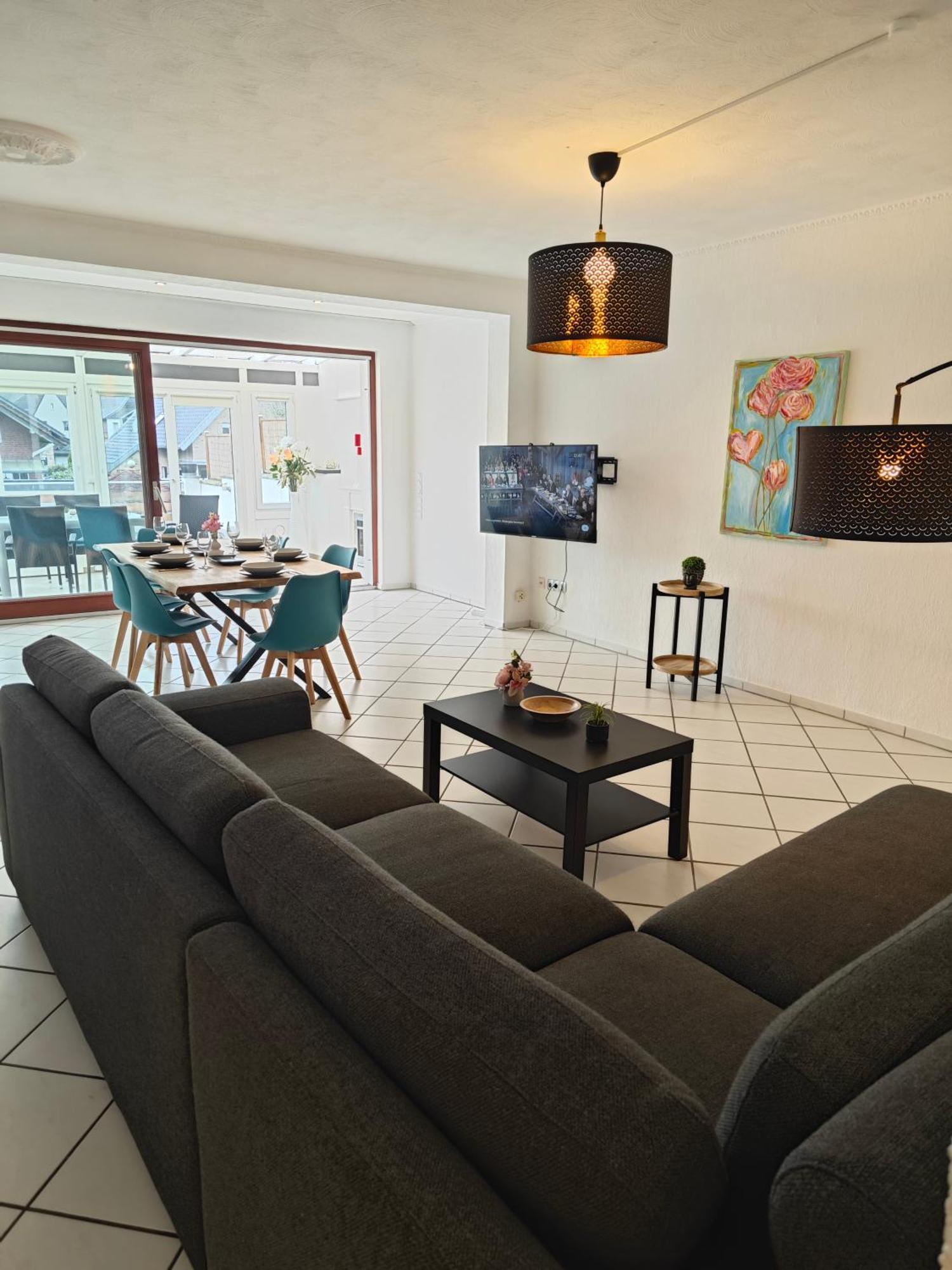 Exklusives Apartment In Geilenkirchen Fuer 6 Personen Mit Dachterasse Und Wintergarten Luaran gambar