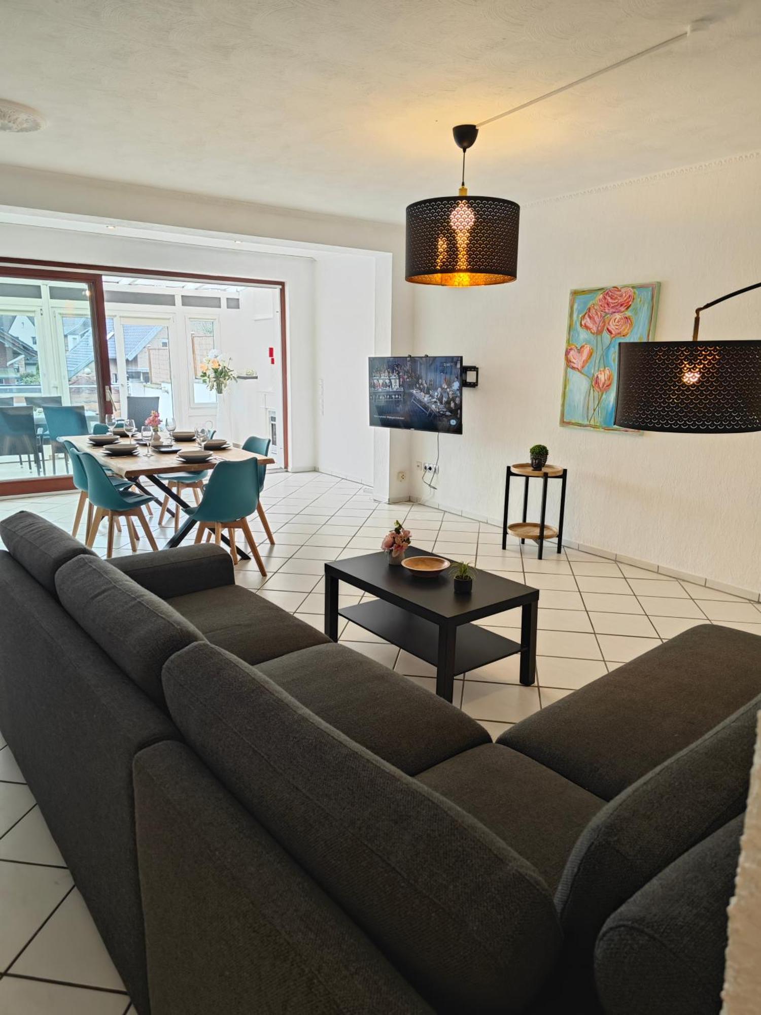 Exklusives Apartment In Geilenkirchen Fuer 6 Personen Mit Dachterasse Und Wintergarten Luaran gambar