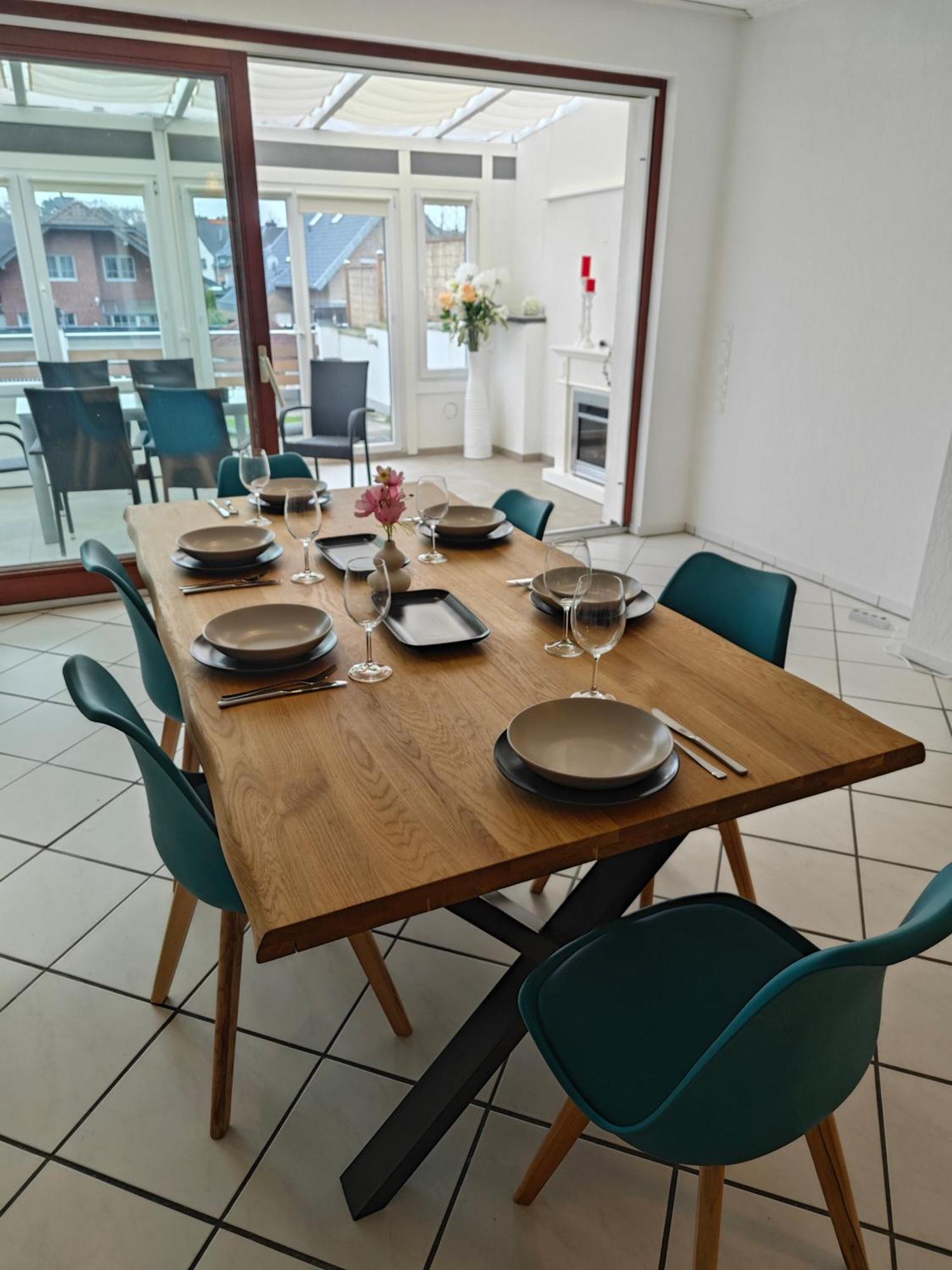 Exklusives Apartment In Geilenkirchen Fuer 6 Personen Mit Dachterasse Und Wintergarten Luaran gambar