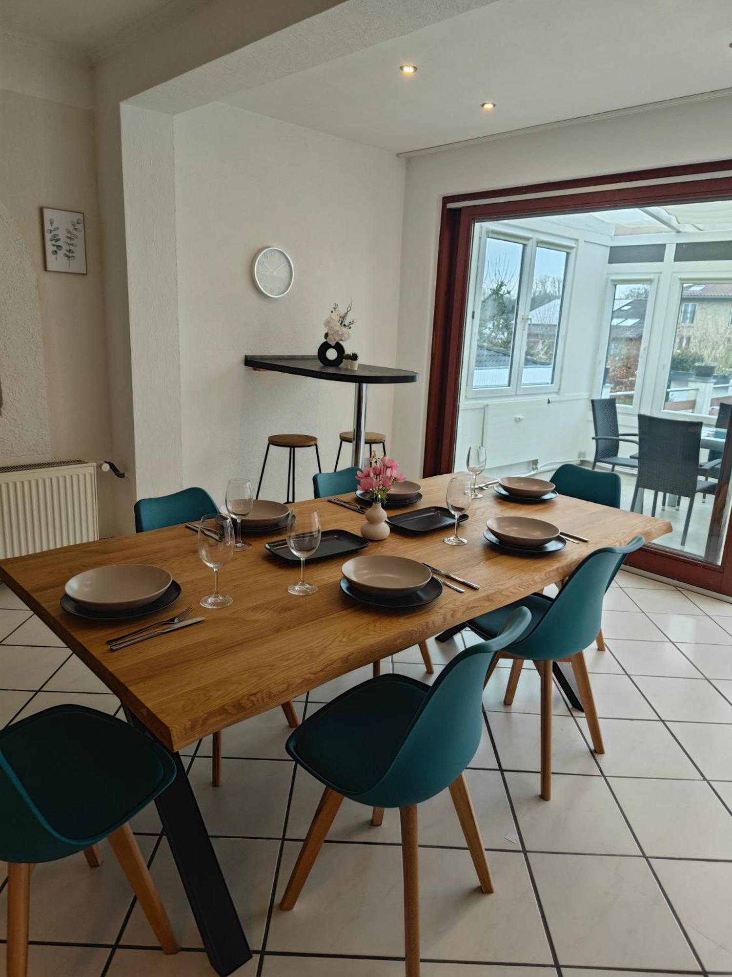 Exklusives Apartment In Geilenkirchen Fuer 6 Personen Mit Dachterasse Und Wintergarten Luaran gambar