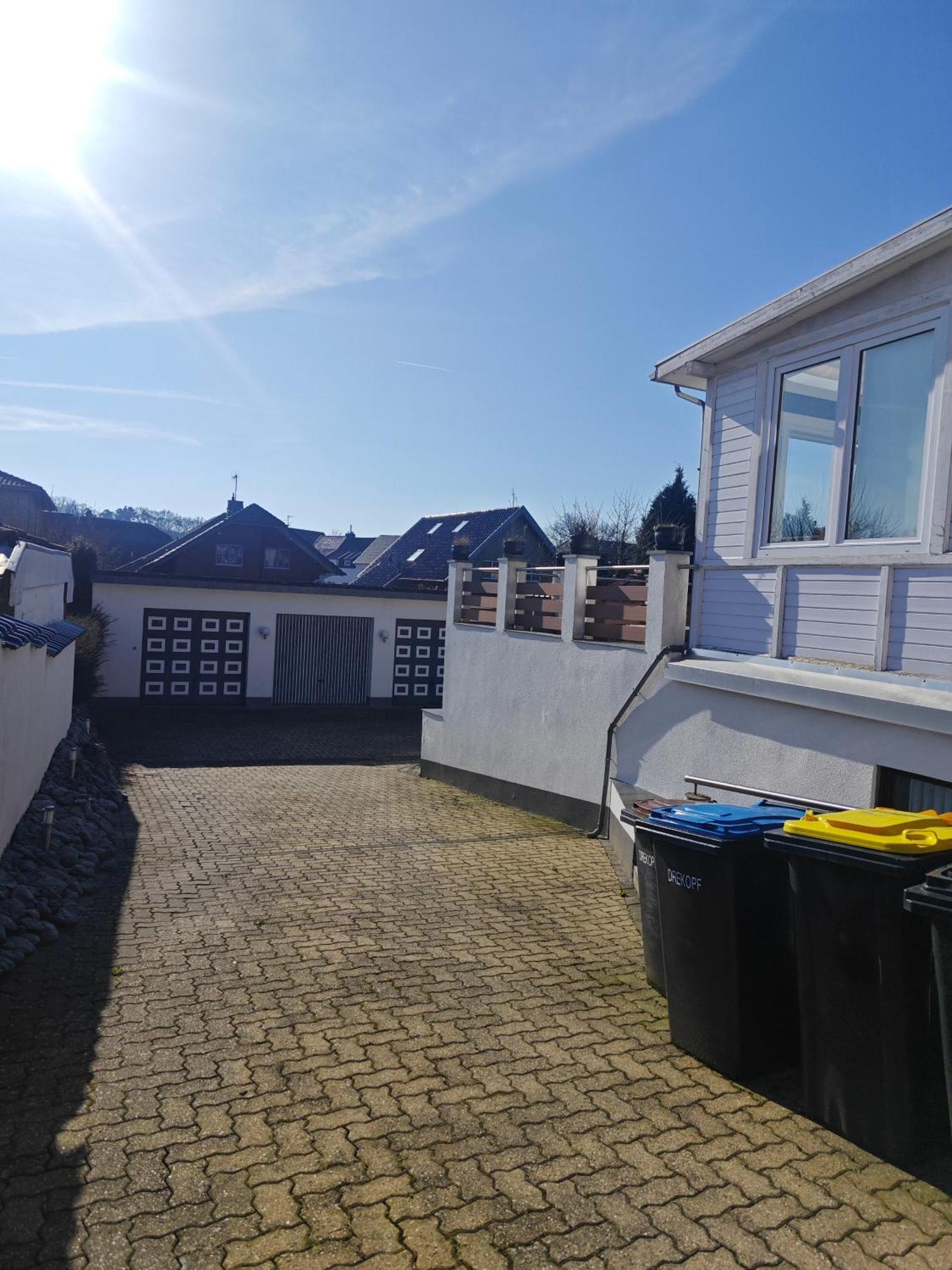 Exklusives Apartment In Geilenkirchen Fuer 6 Personen Mit Dachterasse Und Wintergarten Luaran gambar