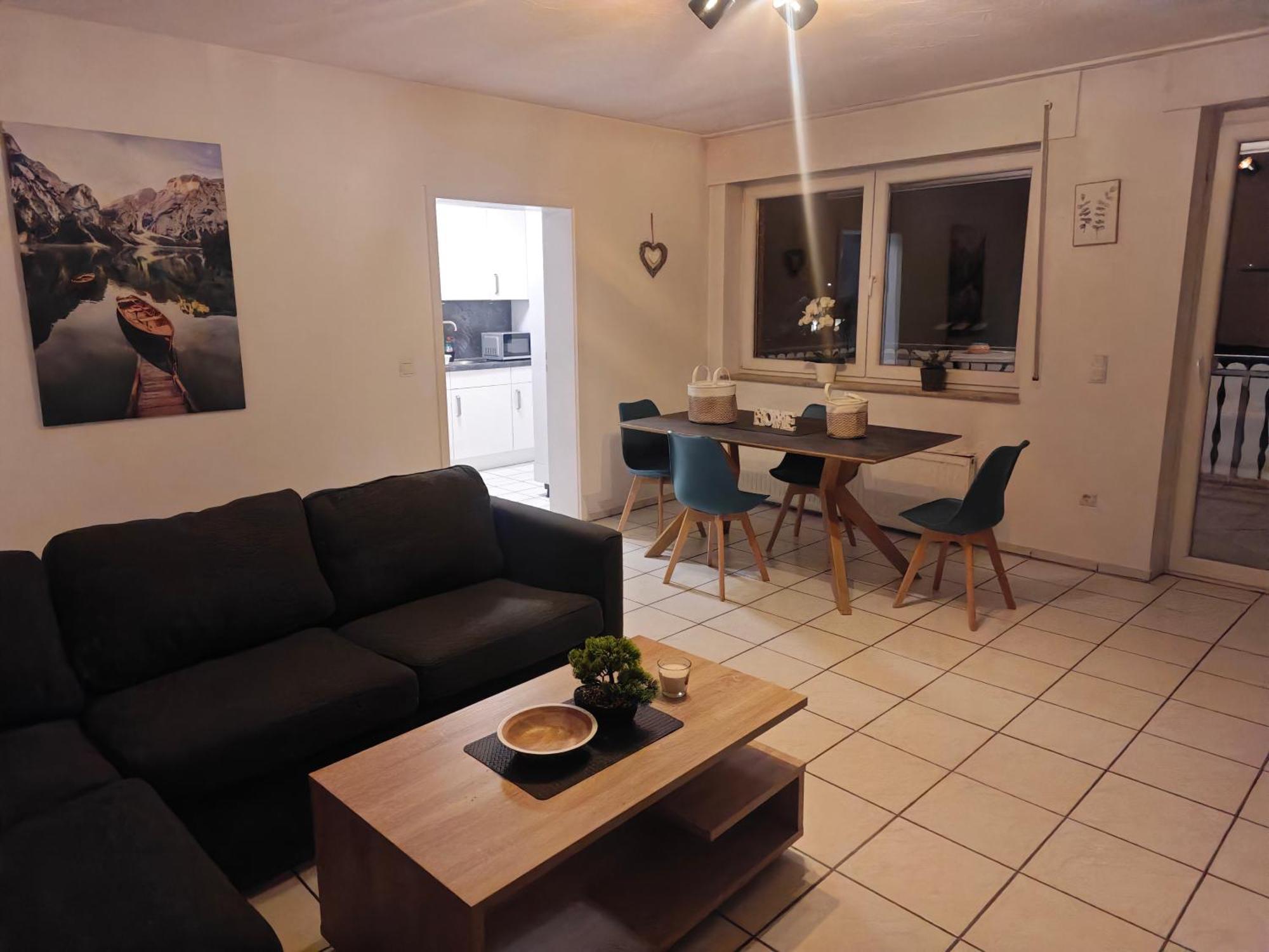 Exklusives Apartment In Geilenkirchen Fuer 6 Personen Mit Dachterasse Und Wintergarten Luaran gambar